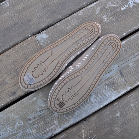 New ADAM TUCKER Perforated Suede Slip-On Shoes NWT - Picture 3 of 4